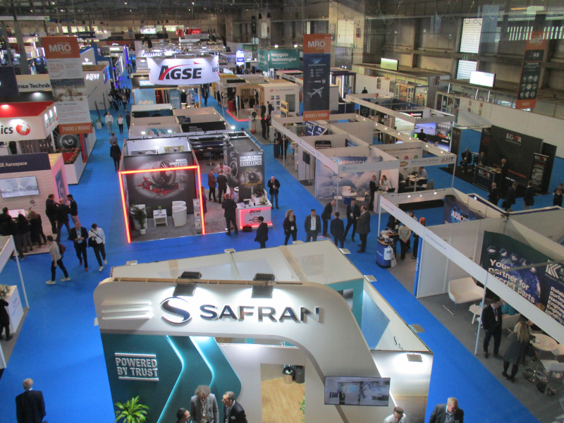Importantes empresas del mundo de los servicios aeronuticos estuvieron presentes en el certamen, muchas de ellas participando en las conferencias.