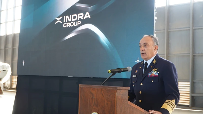 El comandante en jefe de la Fuerza Aérea, general del Aire Fernando Colina durante la inauguración de Indra en Uruguay del centro estratégico para sistemas de defensa y tráfico aéreo. Foto: Indra