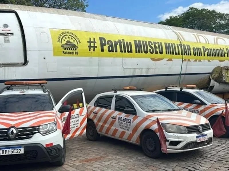 Boeing 727-200 inundado de Total Linhas Areas donado al Museo Militar Brasileo en Panambi.