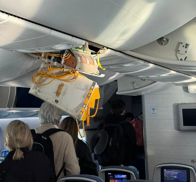 Estado del interior del avin tras las turbulencias. 