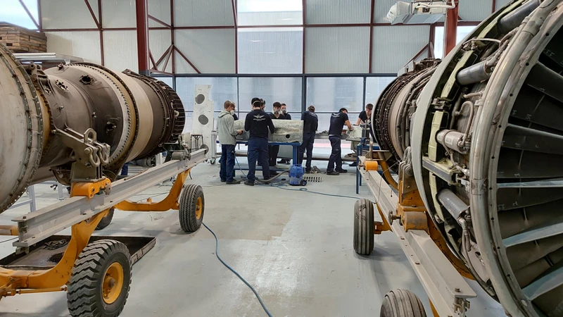 Alumnos de Aviation Group durante unas pr�cticas. Foto: Aviation Group