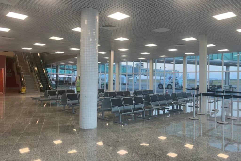 Sala remota de embarque del Aeropuerto de Macei  Zumbi dos Palmares.