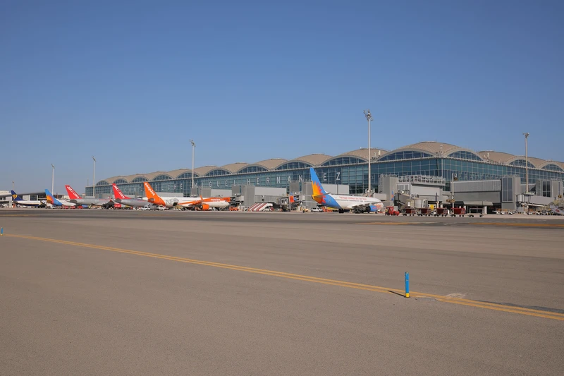 Exterior del Aeropuerto de Alicante-Elche. Foto: Aena