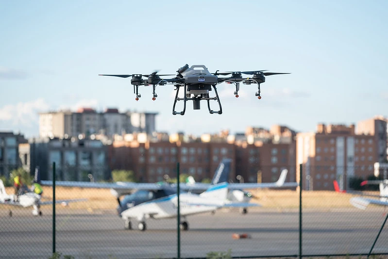 Dron en vuelo.