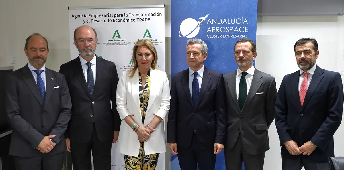  Foto de grupo tras la firma del convenio de colaboracin para impulsar la actividad internacional de la industria aeroespacial andaluza. Foto: Extenda