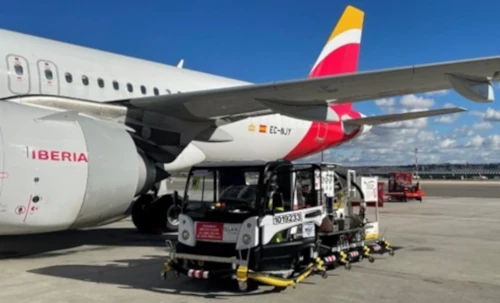 Avin de Iberia repostando SAF. Foto: Iberia