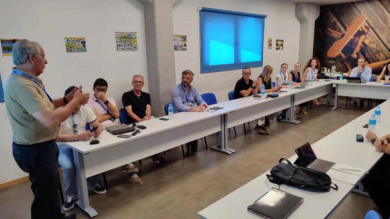 Francisco Castaño, director gerente de Aviation Group, durante la jornada técnica con empresas con representantes de Aciturri, Aernnova, Airbus Spain, Air Europa, Cobra Aeronautics, Iberia Maintenance, Indra Maestranza, JAS, Ryanair, Semasa, Thales y Wamos Air.