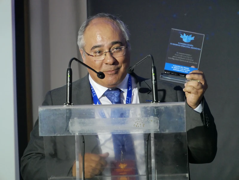 Jos Luis Rodrguez Castro, director de Sistemas de Enaire tras recoger el galardn. Foto: Diego Gmez.