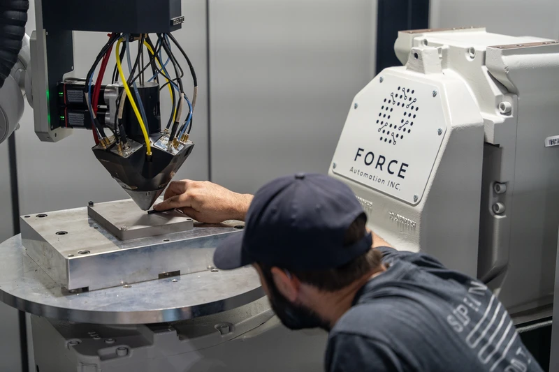 Impresora 3D metálica de Meltio, distribuida por Sixpenny Additive.