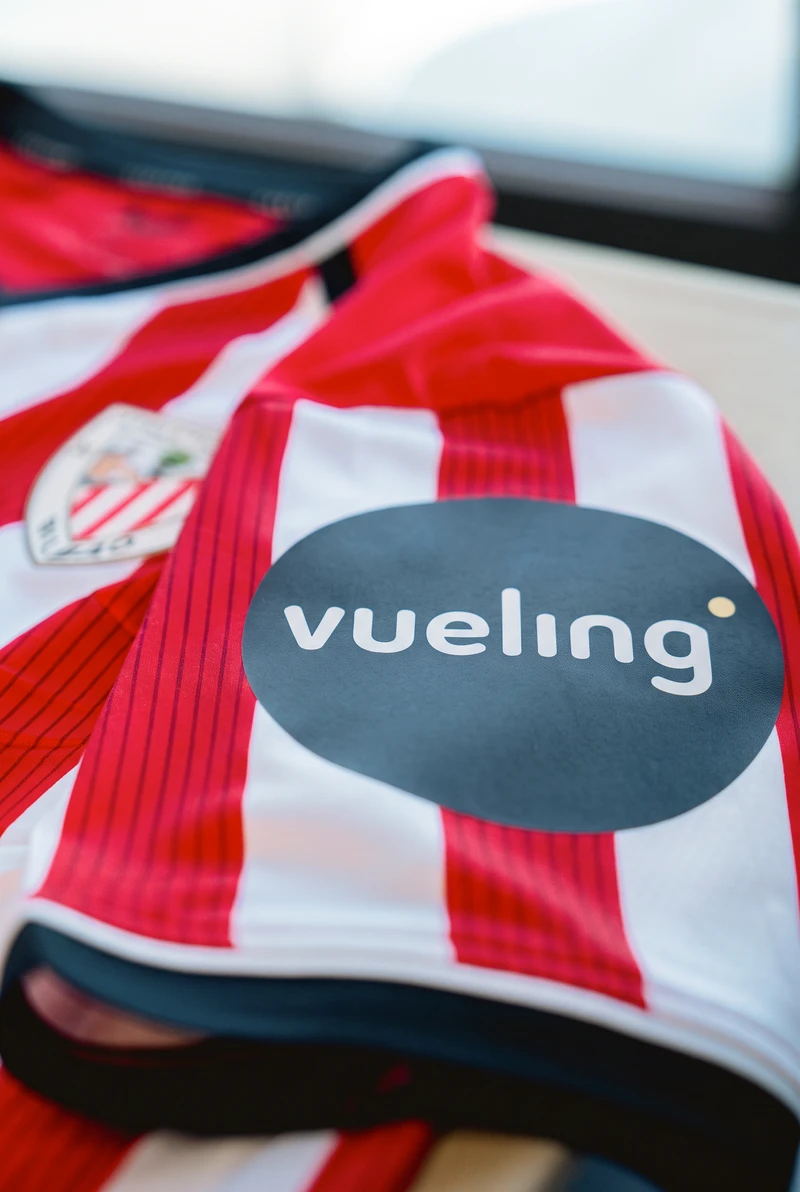 Logo de Vueling en el hombro de la camiseta del Athletic. Foto: Vueling