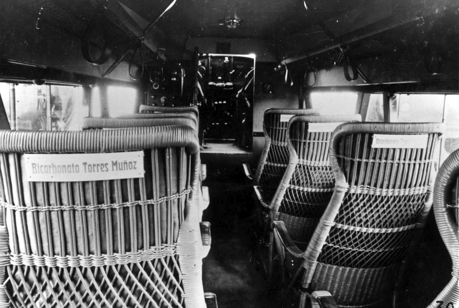 Interior del avin Rohrbach Roland con asientos de mimbre. Foto: Iberia