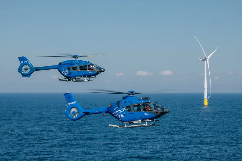 Helicptero de KN Helicopters junto a un molino elico. Foto: Avincis