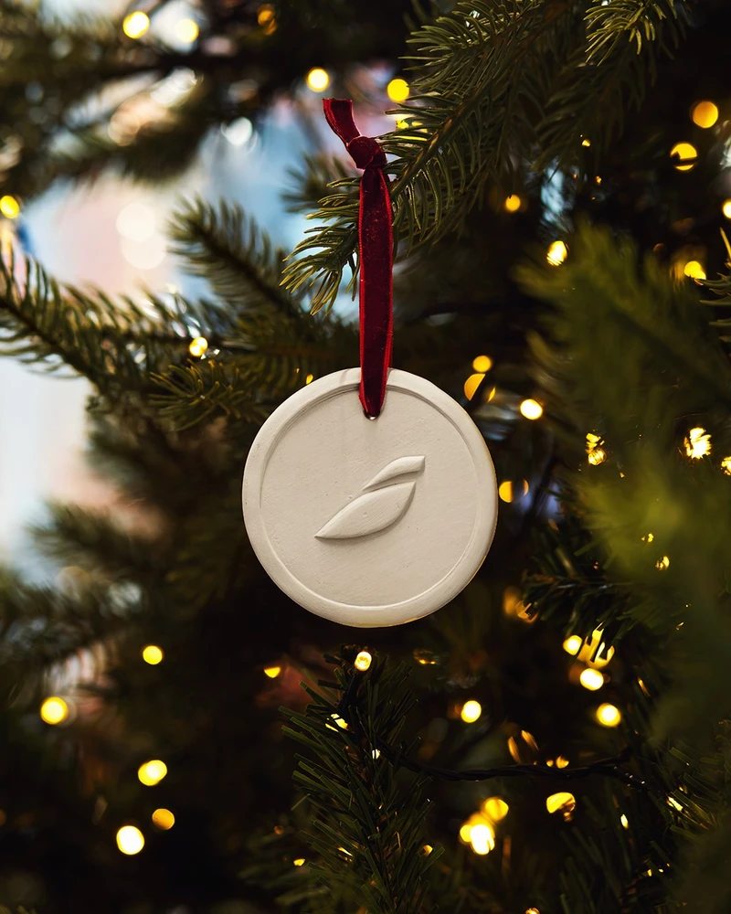 Colgante de cer�mica para el �rbol de Navidad, con aroma a ginger bread. Foto: Iberia
