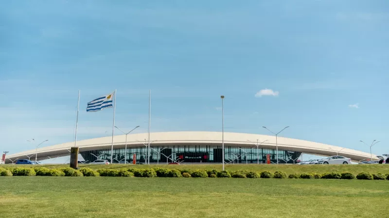 Aeropuerto Internacional de Carrasco, ubicado en Montevideo, Uruguay.