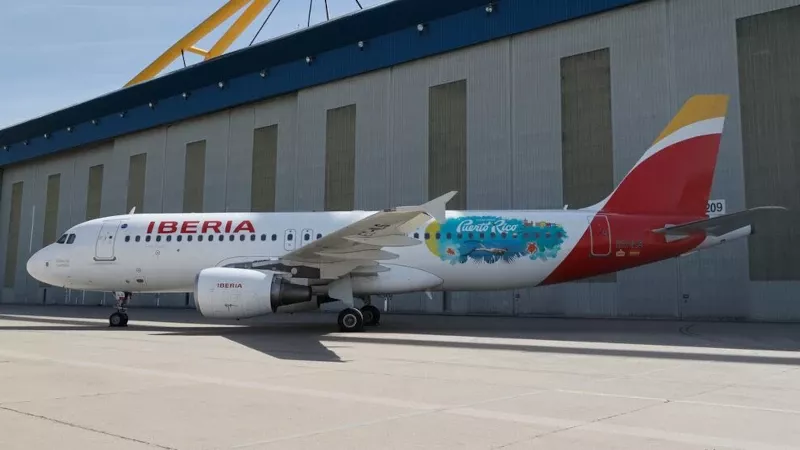El avin de Iberia que hace promocin turstica de Puerto Rico en su fuselaje. Foto: Iberia