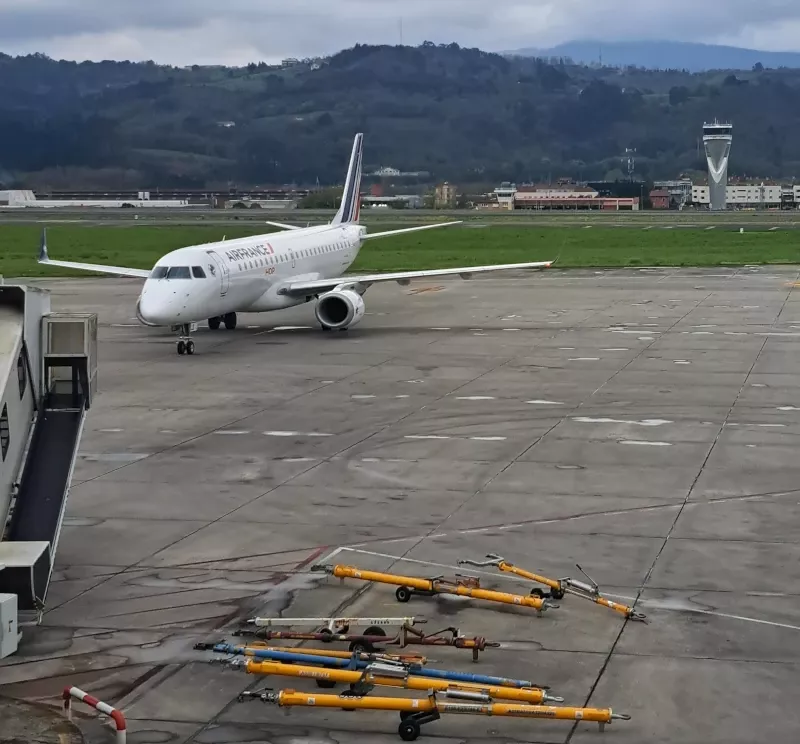 El avin de Air France AF1477 tras su aterrizaje en Bilbao. Foto: Air France.