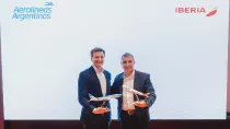 Fabin Lombardo (derecha), presidente y gerente general de Aerolneas Argentinas junto a Marco Sansavini, consejero delegado de Iberia. Foto: Iberia