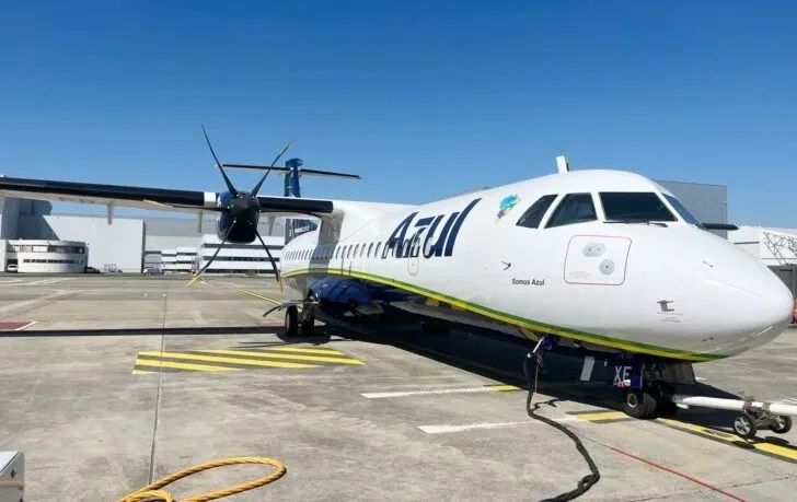 Avin de la aerolnea Azul.