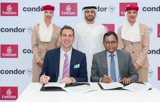 Firma del acuerdo de cdigo compartido con Condor. Foto: Emirates