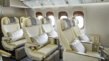 Nuevos interiores Premium Economy de los aviones Boeing 777 de Emirates. Foto: Emirates