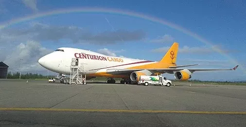 Avin de Centurion cargo en el aeropuerto de Cabo Fro.
