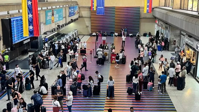 Interior de aeropuerto venezolano.