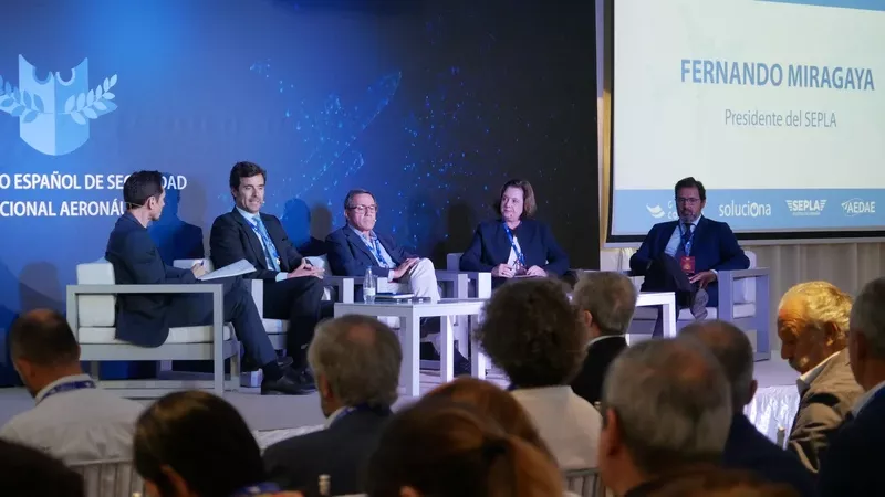 Mesa 1. Fernando Miragaya, presidente del SEPLA; Jos Manuel Hesse, Decano del COIAE; Javier Gndara, presidente de ALA; y Monserrat Mestres, directora de AESA. Foto: Diego Gmez
