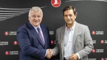 Lus Rodrigues (derecha), CEO de TAP Air Portugal y Bilal Ekşi, CEO de Turkish Airlines tras la ampliacin de su acuerdo de cdigo compartido. Foto: Turkish Airlines