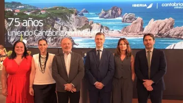Foto de grupo de la celebracin de los 75 aos del vuelo Madrid-Santander. Foto: Iberia