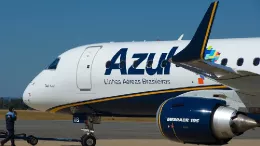 Avin de la aerolnea Azul en pista. Foto: Azul