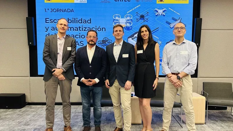 Foto de grupo tras la jornada "Escalabilidad y Automatizacin del Espacio Areo: UAS". Foto: Enaire
