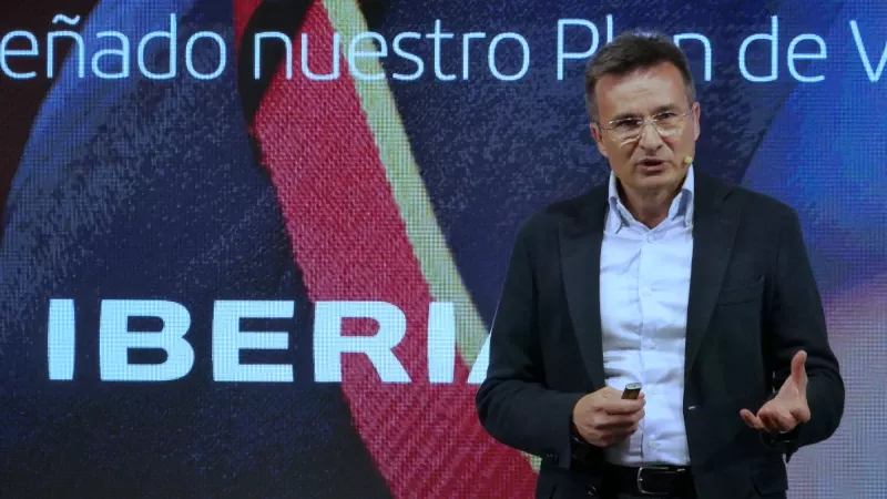 El presidente y consejero delegado de Iberia, Marco Sansavini durante su presentacin del Plan de Vuelo 2030. Foto: Diego Gmez