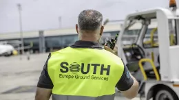 Operario de South en pista. Foto: South