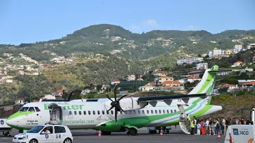 Aeronave ATR de Binter en la pista del Aeropuerto de Madeira. Foto: Binter