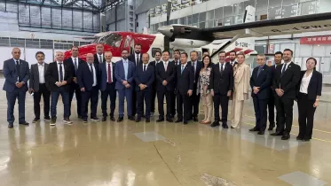 El gobernador catarinense Jorginho Melo visito la fbrica Harbin Aircraft Industry Group, que produce el Harbin Y-12F y otras aeronaves.