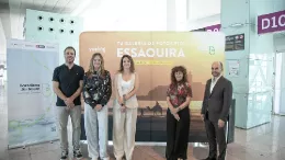 Tras la presentacin de la nueva ruta posaron representantes institucionales como Rosaura Ferriz, responsable de Asuntos Pblicos de Vueling; Vanessa Requena Arnau, jefa del Gabinete de Direccin del Aeropuerto Barcelona-El Prat de Aena; Elisabeth Oliva, jefa de Comunicacin de Aeroports de Catalunya; Marc Uni, jefe de Promocin Econmica Internacional del Ayuntamiento de Barcelona; y Jaume Adrover, secretaria del Comit de Desarrollo de Rutas Areas (CDRA) de la Cmara de Comercio de Barcelona. Foto: Vueling