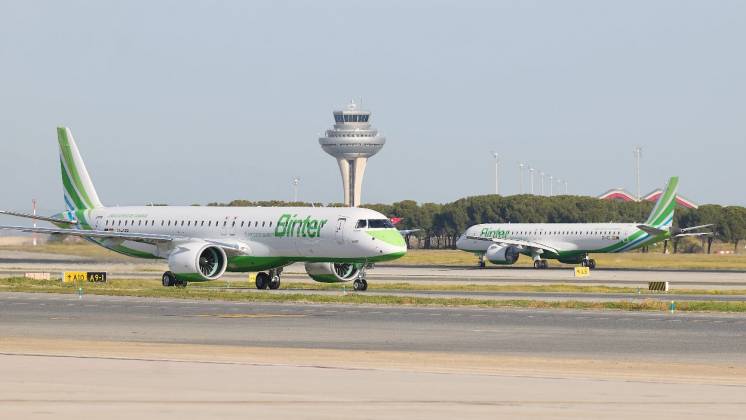 Dos aviones de Binter en un aeropuerto. (foto: Binter)