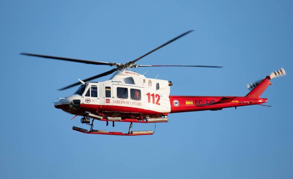 Un helicptero Bell 412 del 112 de Cantabria. (foto: Sepla)
