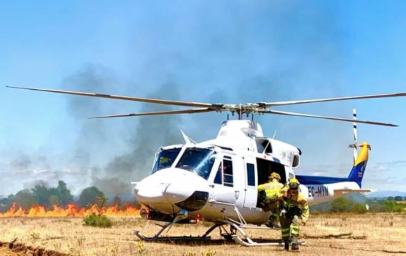 Un helicptero de Pegasus desembarcando una brigada de bomberos en un incendio. (foto: Pegasus)