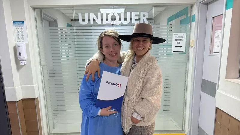 Elina Flores, madre de los damnificados y Alfonsina Maldonado, embajadora de Paranair, quien colabora con familias de niños que sufren quemaduras. Elina Flores, madre de los damnificados y Alfonsina Maldonado, embajadora de Paranair, quien colabora con familias de niños que sufren quemaduras.