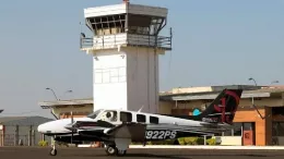Avin en la pista del Aeropuerto de Encarnacin.