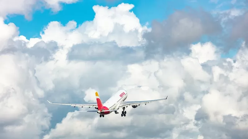 Avin de Iberia en vuelo. Foto: Enaire