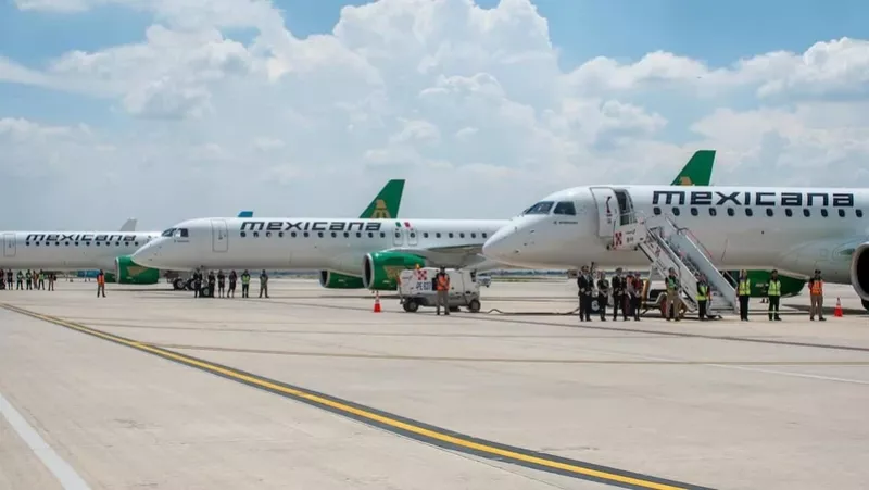Aviones de Mexicana en el aeropuerto.