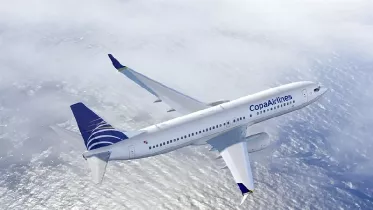 Avin de Copa Airlines sobrevolando el agua. Foto: Copa Airlines