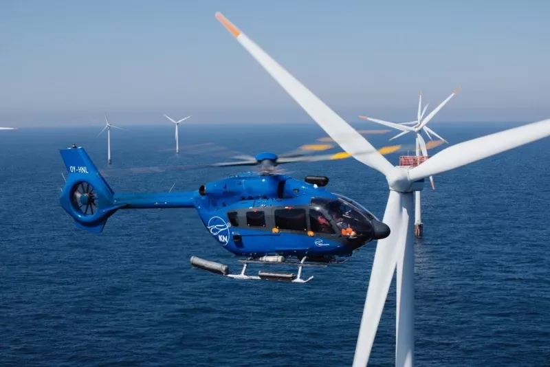 Helicptero de KN Helicopters junto a un generadorelico. Foto: Avincis