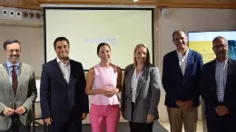 De izquierda a derecha: Lope Alfonso, vicepresidente Cabildo de Tenerife; Manuel Vale, director de red de Vueling; Jssica de Len, consejera de Turismo y Empleo del Gobierno de Canarias; Sandra Hors, directora de Asuntos Corporativos, Marca y Sostenibilidad de Vueling; Jose Juan Lorenzo Rodrguez, director gerente Turismo de las Islas Canarias; y Luis Lpez Chap, director Aeropuertos Canarios de Aena. Foto: Vueling