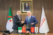Los directores generales Bilal Eksi (Turkish Airlines) y Hamza Benhamouda (Air Algrie), tras la firma del memorando de entendimiento en Argel. Foto: Turkish Airlines