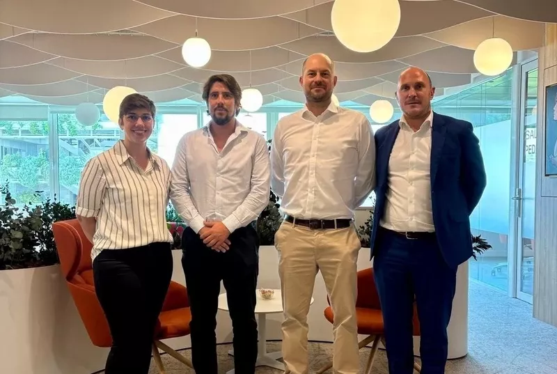 Equipo de lanzamiento del ACS Barcelona (de izquierda a derecha Pilar Asenjo, Daniel Martn-Rodrguez, Andrew Summers, James Fitzgerald). Foto: Air Charter Service