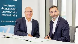 Carlos Barrasa, vicepresidente ejecutivo de Commercial & Clean Energies de Moeve y Raman Ojha, presidente de Shell Aviation. Foto: Moeve