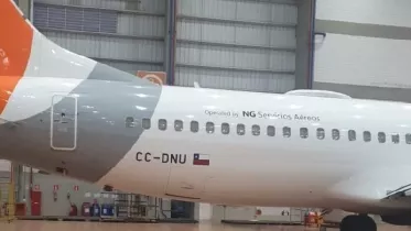 Boeing 737-800 con los colores de Gol, bandera, matrcula chilena (antes brasilea) y con la leyenda "operado por NG Servicios Areos".